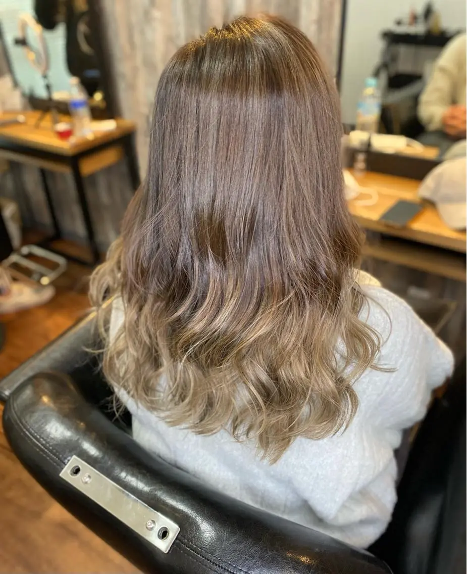 セミロング カラー ブリーチ カット ヘアカラー トリートメント Luzir⭐︎ GEN⭐︎のヘアスタイル