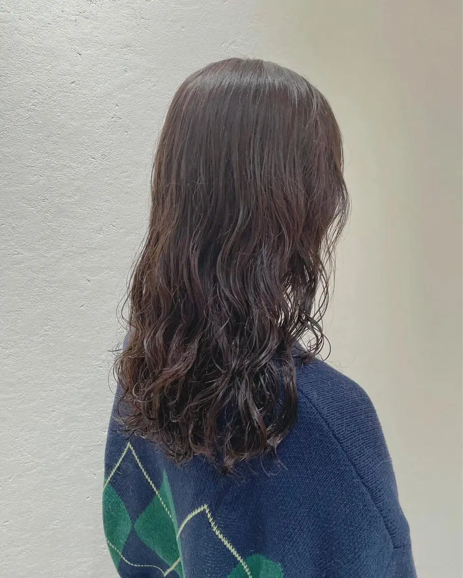 ロング カラー アッシュ パープルカラー パープルアッシュ カット ヘアカラー 高木 櫻のヘアスタイル