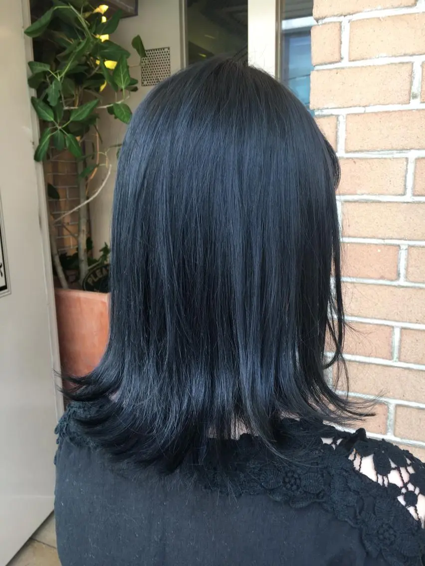 ミディアム カラー 黒髪 ブルーカラー ブルーブラック ダブルカラー 北條 優輝のヘアスタイル