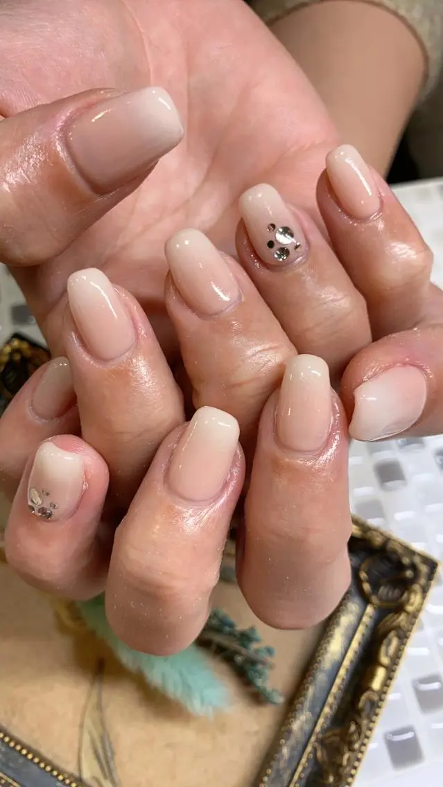 ネイル グラデーション ホワイト nailist yuiのネイルデザイン