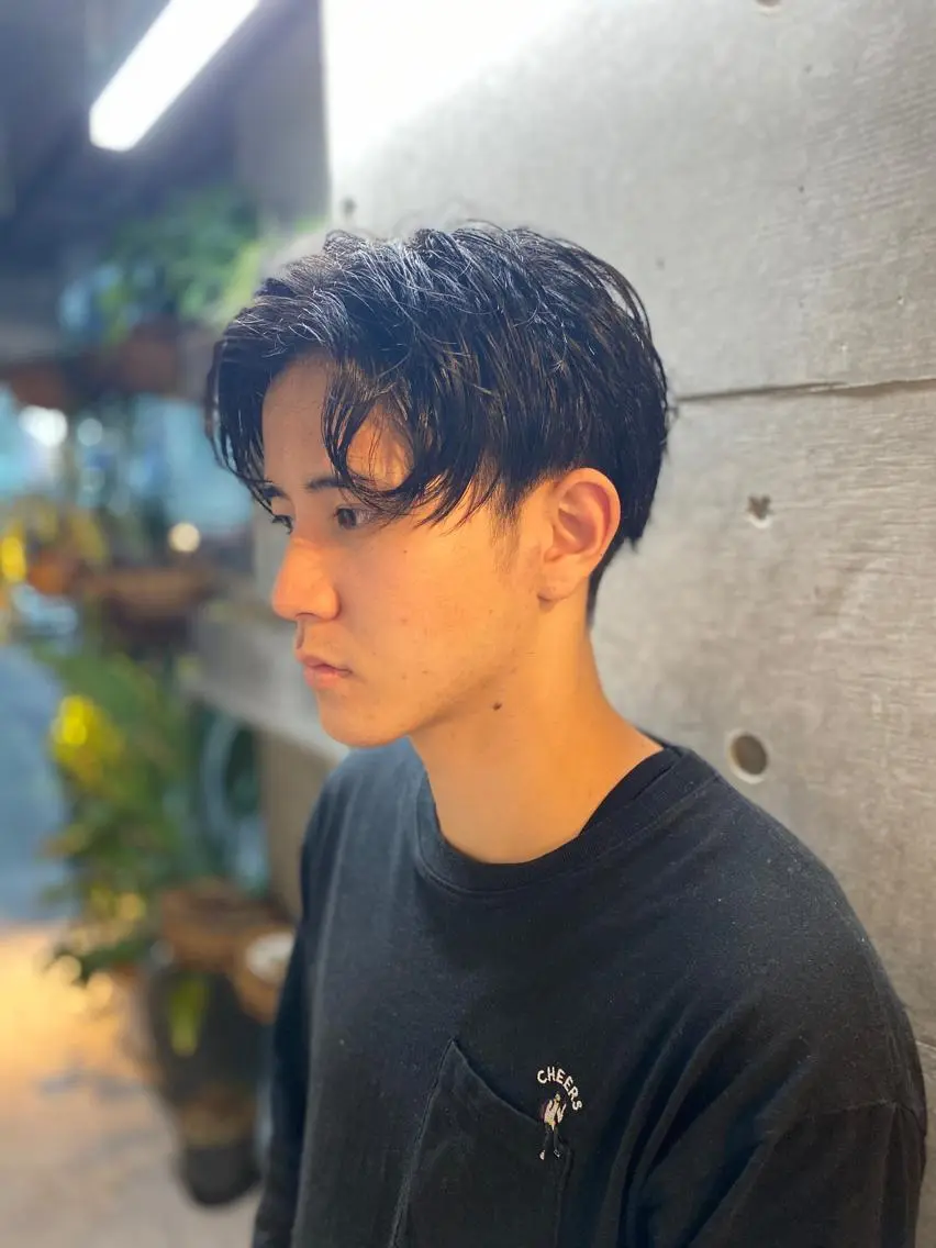 メンズ メンズバレイヤージュ センターパート メンズハイライト メンズインナーカラー マッシュ 原宿アンリ 山下卓也のヘアスタイル