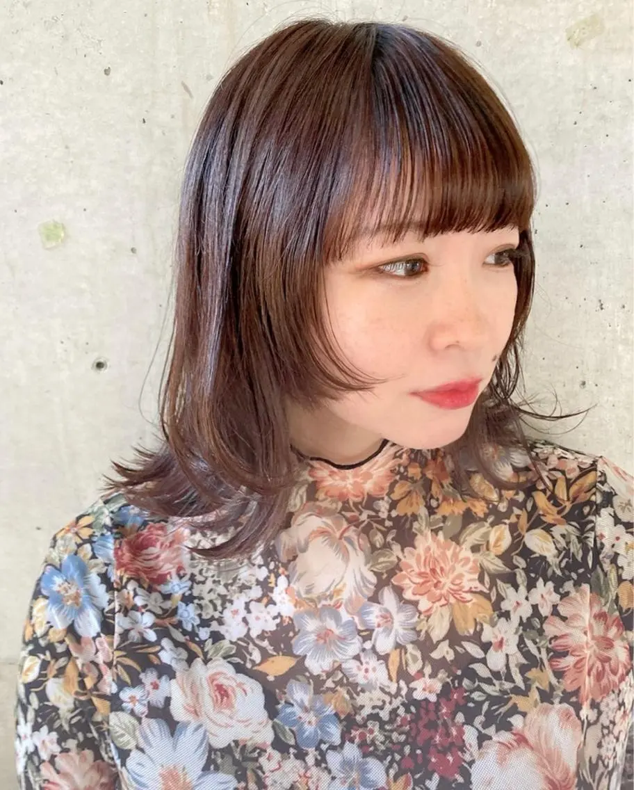 ミディアム カラー デザインカット 顔周りカット ヘアカラー 派手髪デザインカラー ヒロカのヘアスタイル
