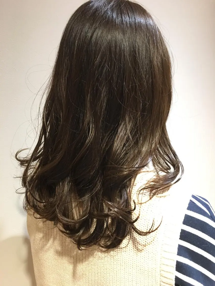 セミロング カット ヘアカラー トリートメント 黒崎 伸治のヘアスタイル