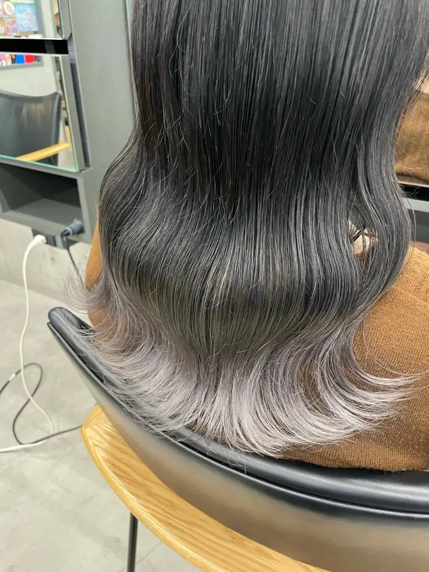 ロング カラー インナーカラー 推し ブリーチ 髪質改善のヘアスタイル