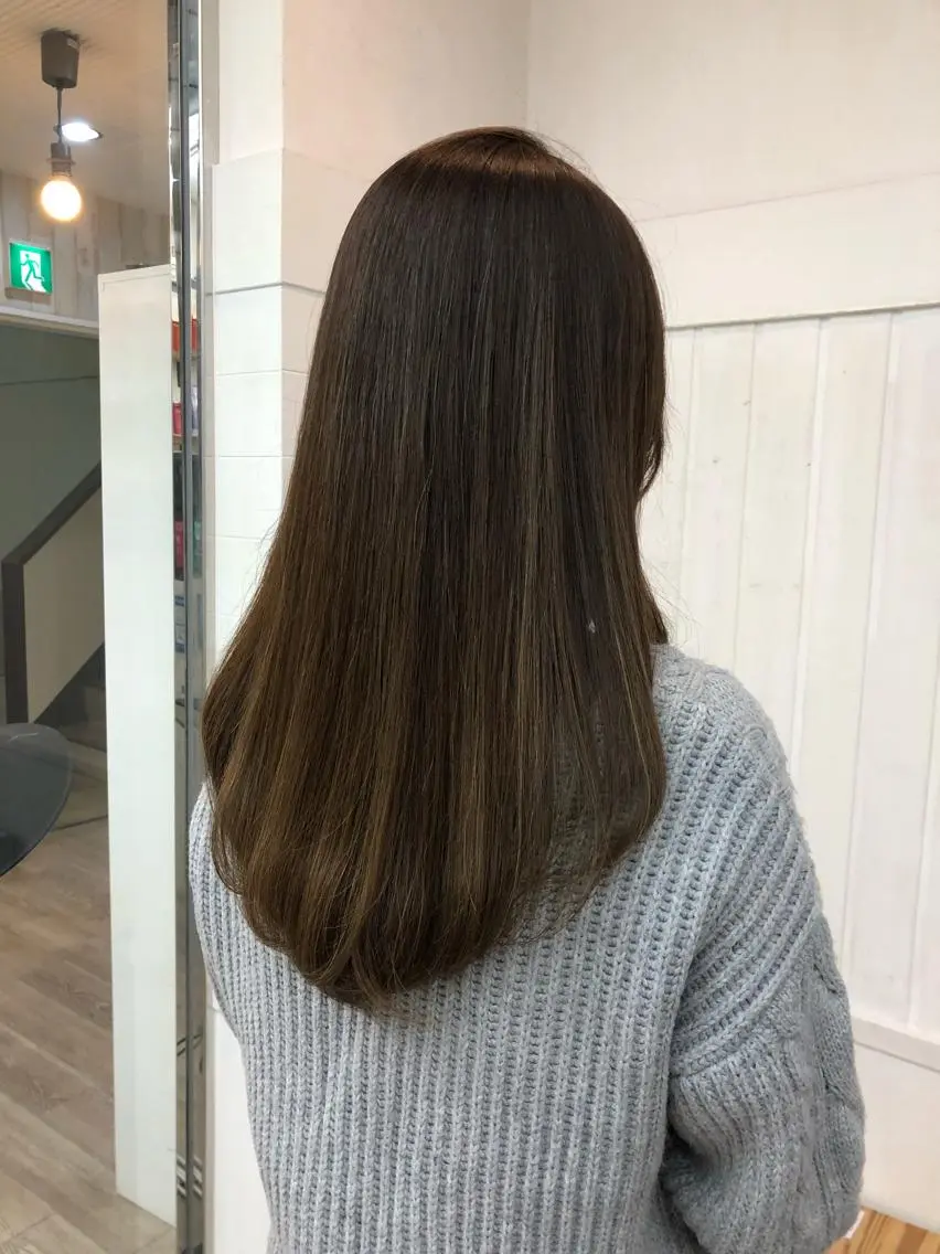 ロング カラー ヘアアレンジ アディクシーカラー アッシュ ベージュカラー 黒髪 ブリーチ JURI🤎 ワンカールレイヤーのヘアスタイル