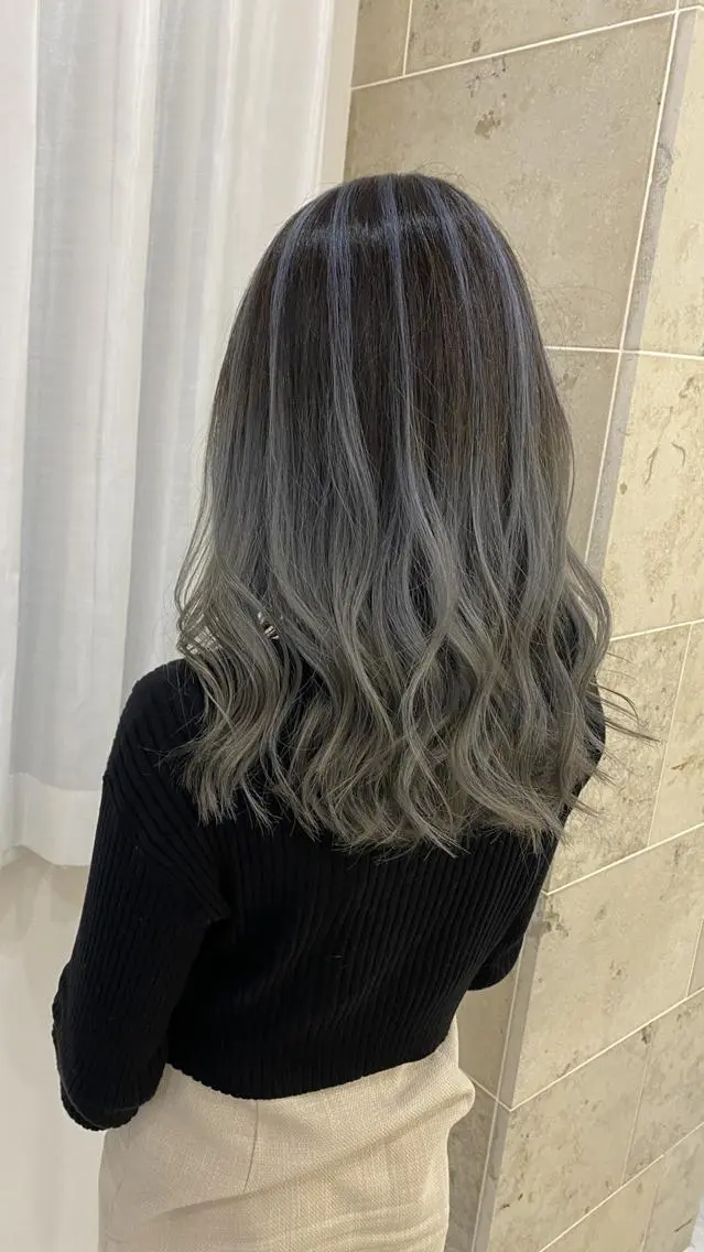 カラー ミディアム 二上 怜のヘアスタイル
