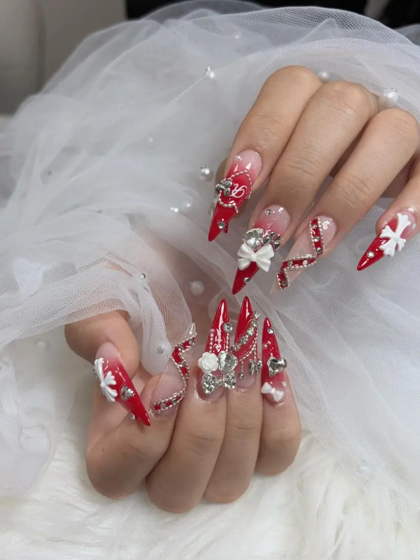 ネイル 長さ出し ジェルネイル ガーリー キラキラネイル 韓国ネイル ハンドネイル Huyn Nail Shinjyukuのネイルデザイン