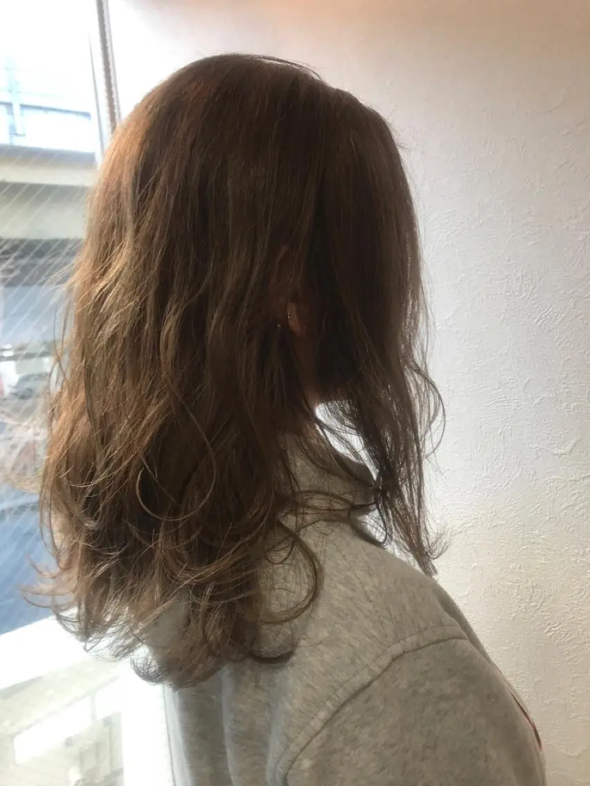 セミロング カラー ベージュカラー ヘアカラー 柴田 祐輔のヘアスタイル