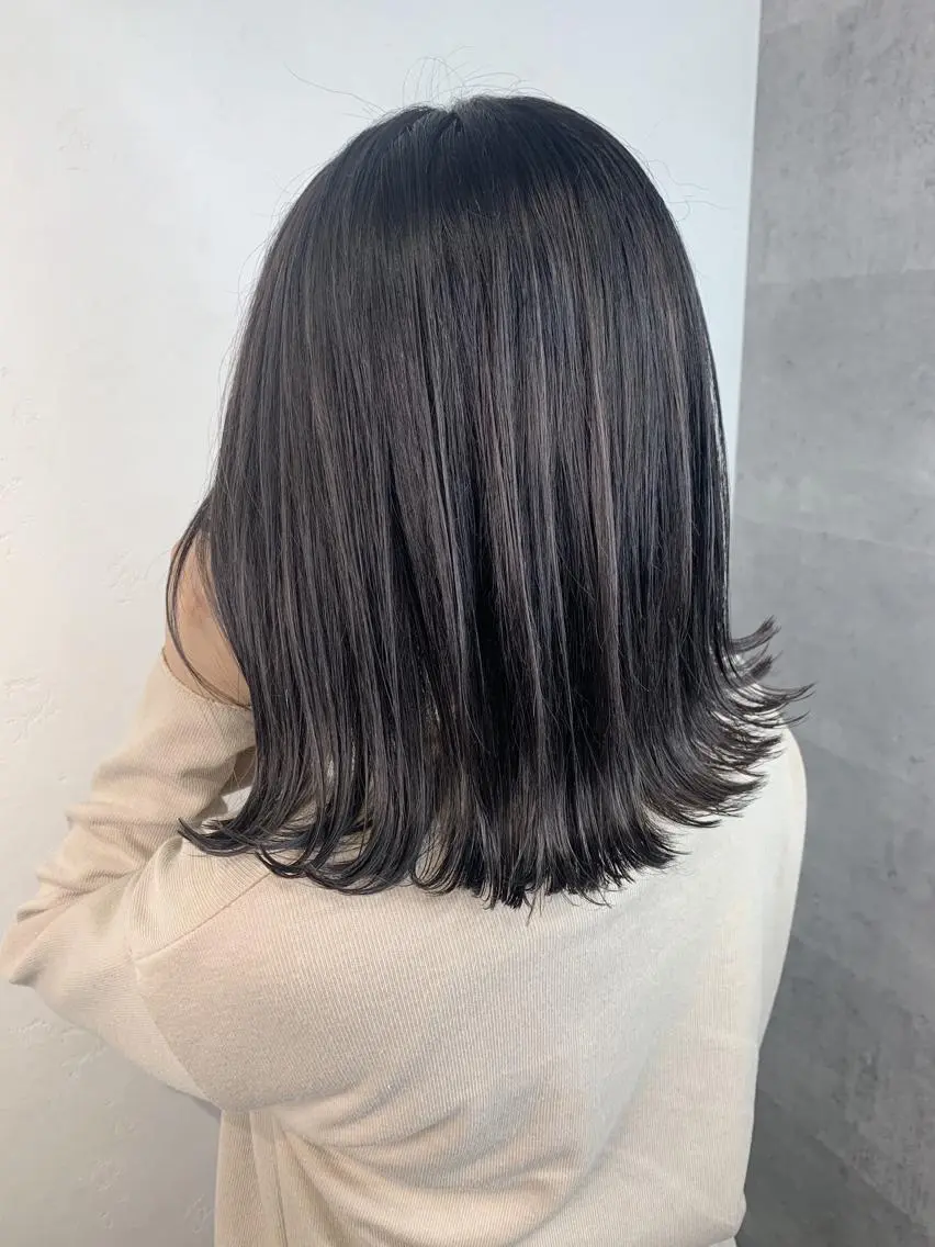 ミディアム カット ヘアカラー ＿WHITE鳳店 アンダーバーホワイトのヘアスタイル