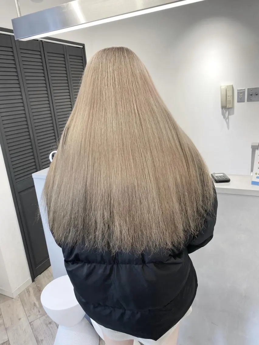 ロング カラー グレージュ ヘアカラー ハイトーン特化サロン 🍑momo🍑のヘアスタイル