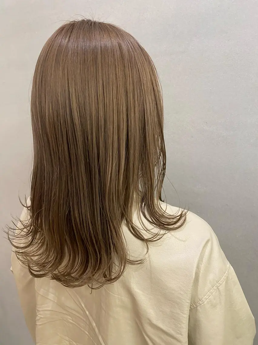 ミディアム カラー ヘアアレンジ ベージュカラー 、 、のヘアスタイル