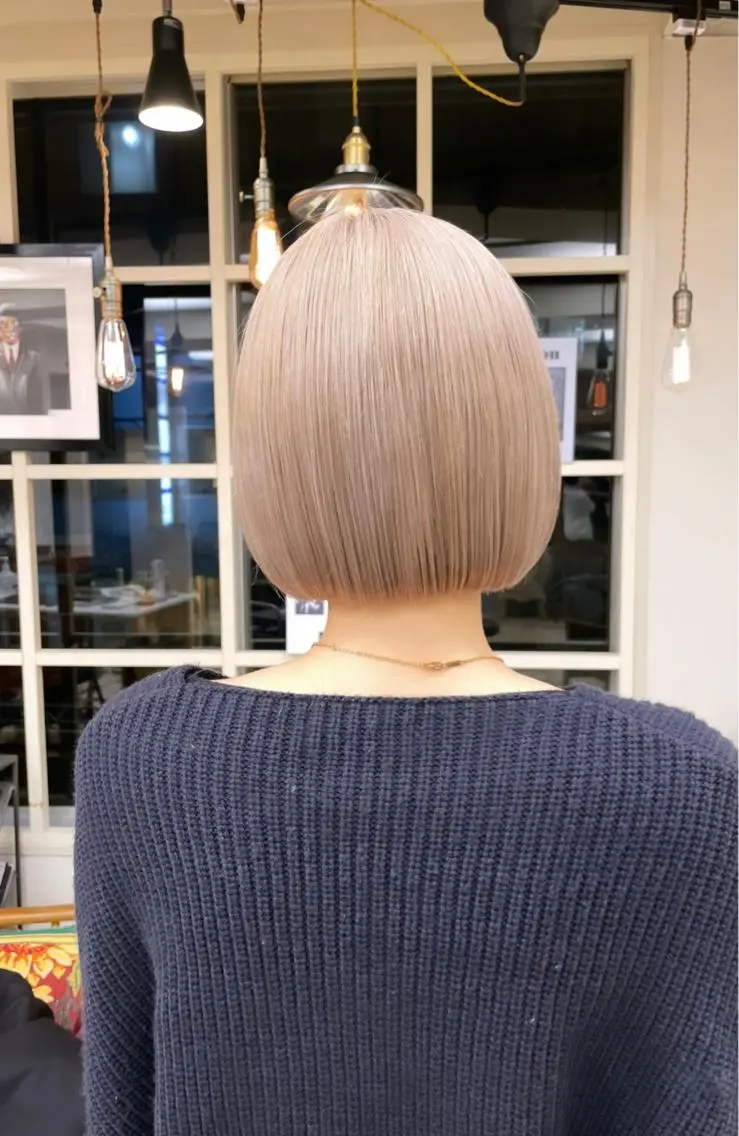 ミディアム カラー ネイル マツエク・マツパ アイブロウ 失敗しないハイトーン ✨ミルクティー/ミワのヘアスタイル