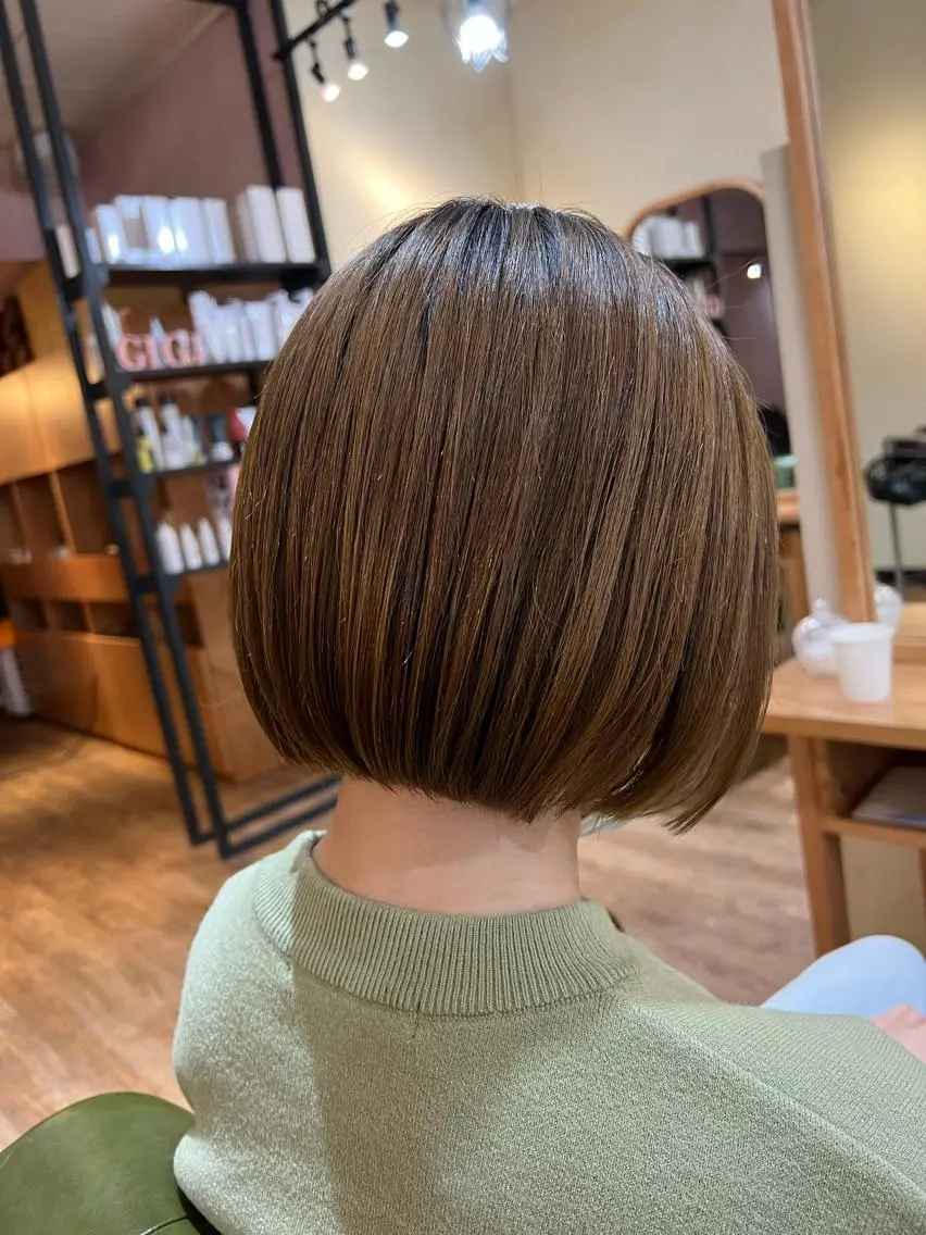 ショート カラー ボブ カット ヘアカラー トリートメント TAI透明カラー 柔らかい縮毛矯正のヘアスタイル