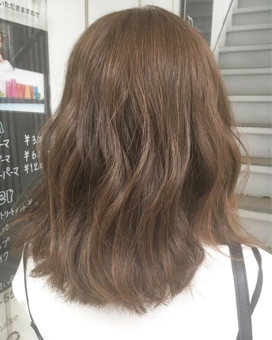 ミディアム カラー ベージュカラー ブリーチ ブリーチなしカラー 榎園 由美のヘアスタイル