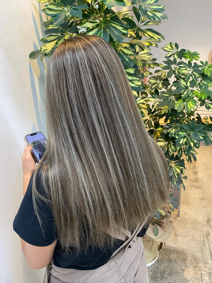 ロング カラー ハイライトカラー ハイライト カット ヘアカラー トリートメント 🌼ハイライト透明感 🌼maiのヘアスタイル