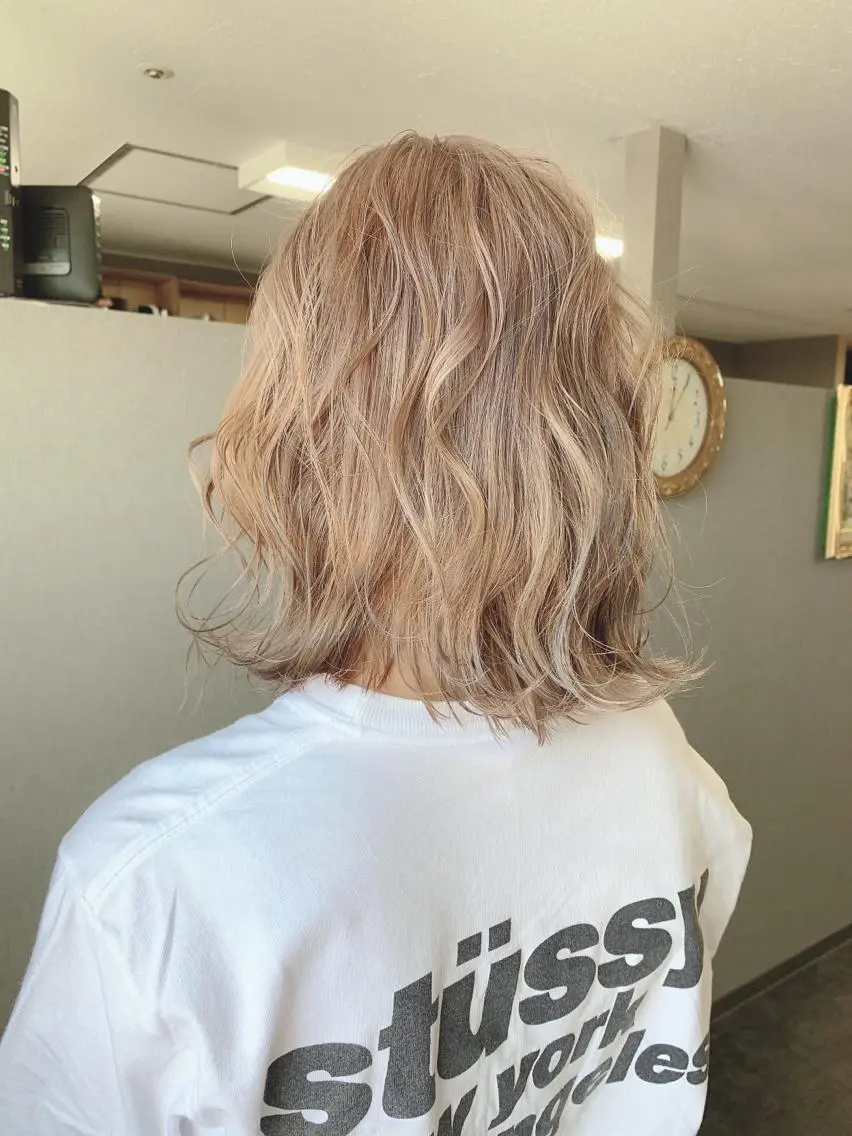 ミディアム アッシュ ハイライト ヘアカラー トリートメント Selene hair OSAKAのヘアスタイル