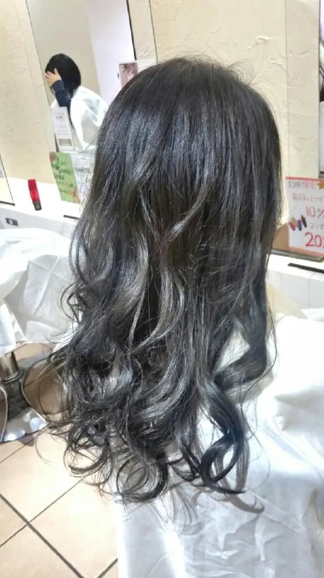 ミディアム セミロング カラー ヘアアレンジ アッシュ アッシュグレー ダークアッシュ 【髪質改善美容師】t occa茨木篠原健太のヘアスタイル