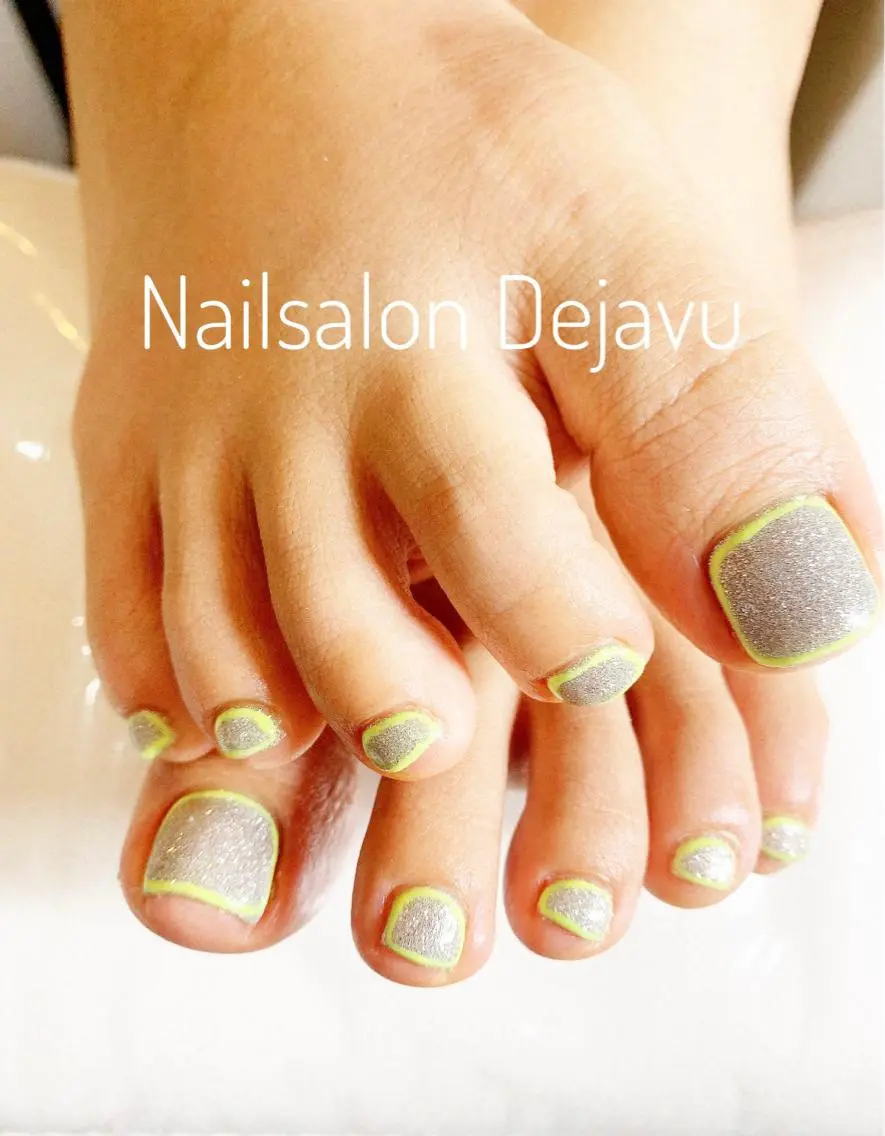 ネイル アートネイル フットネイル ラメ(グリッター) ワンカラーネイル Nail salon Dejavu 🌿のネイルデザイン