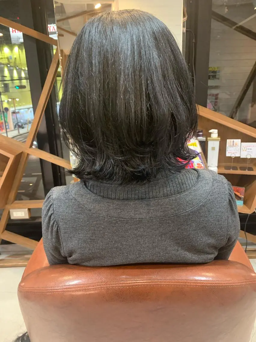 ミディアム 吉田 茉生のヘアスタイル