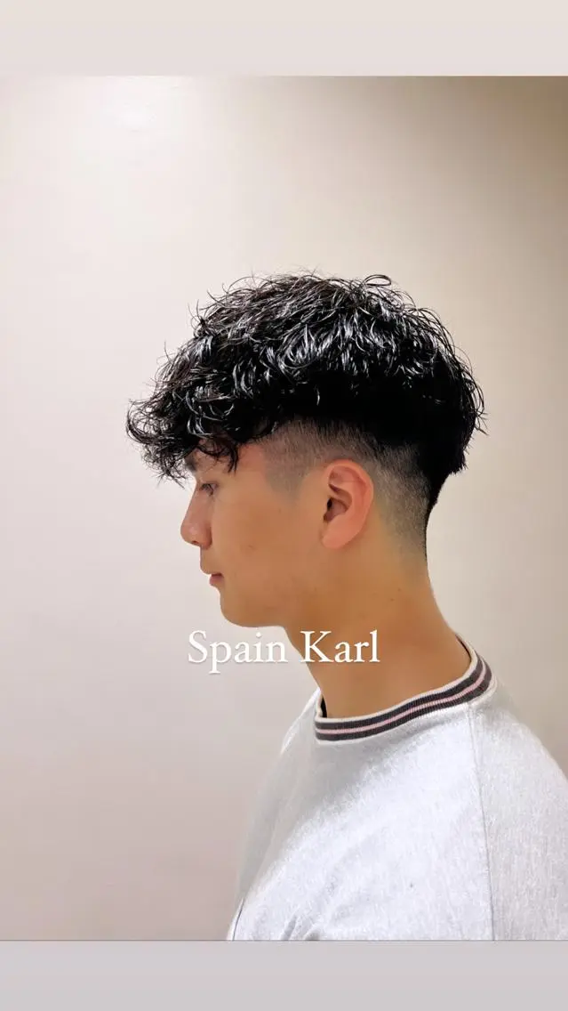 パーマ メンズ スペインカール カット パーマ トリートメント ヘッドスパ ヘアセット オカベ ショウマのヘアスタイル