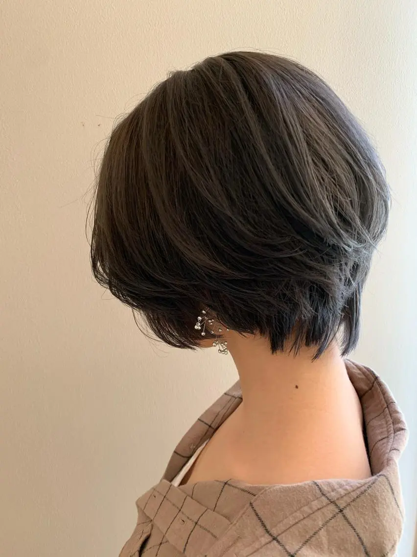 ショート カラー グレージュ カット 顔まわりカット✄ ベージュカラー🧸のヘアスタイル
