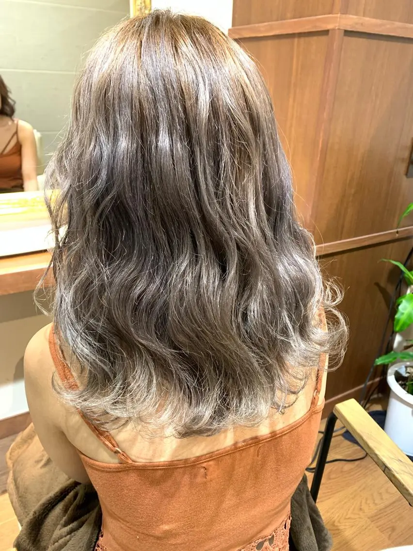 セミロング アッシュ ハイトーン得意😍 Lumiereのヘアスタイル