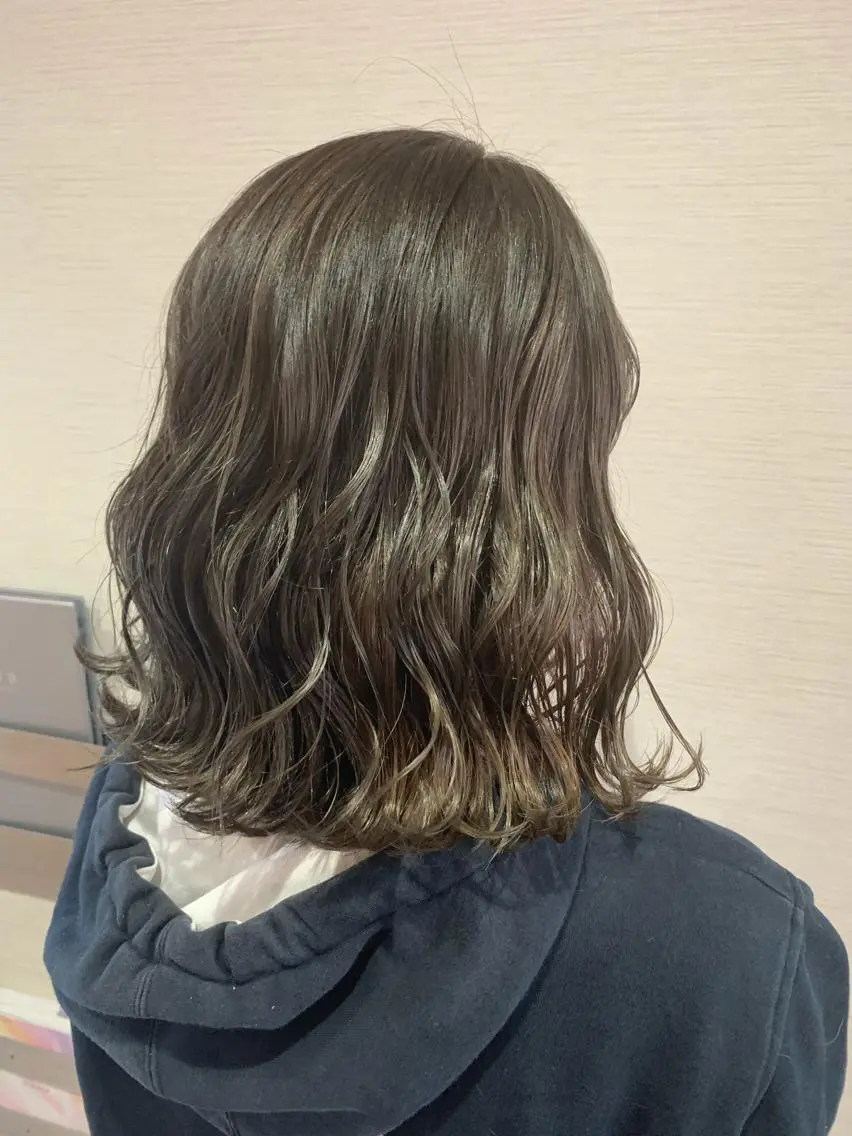 ミディアム カラー 蓮見友里 PiSTA／portのヘアスタイル
