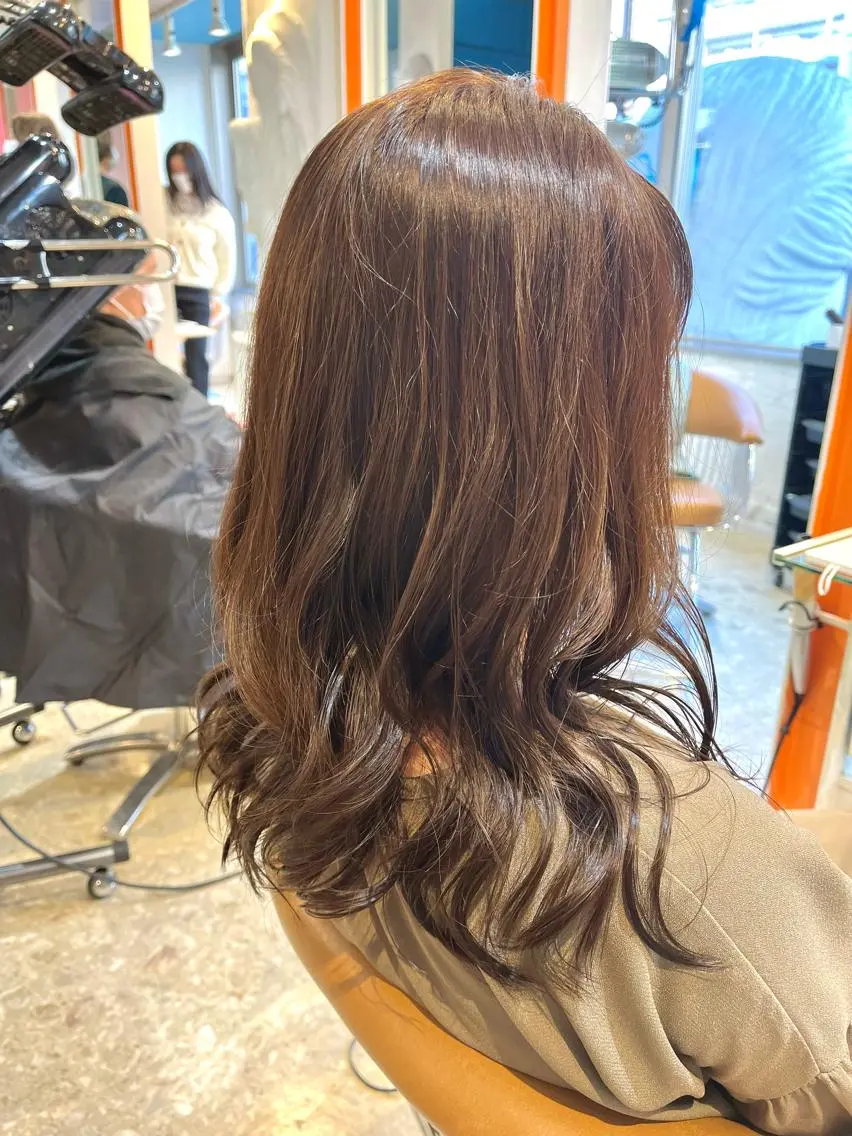 セミロング カラー ヘアカラー トリートメント うしだ かおるのヘアスタイル