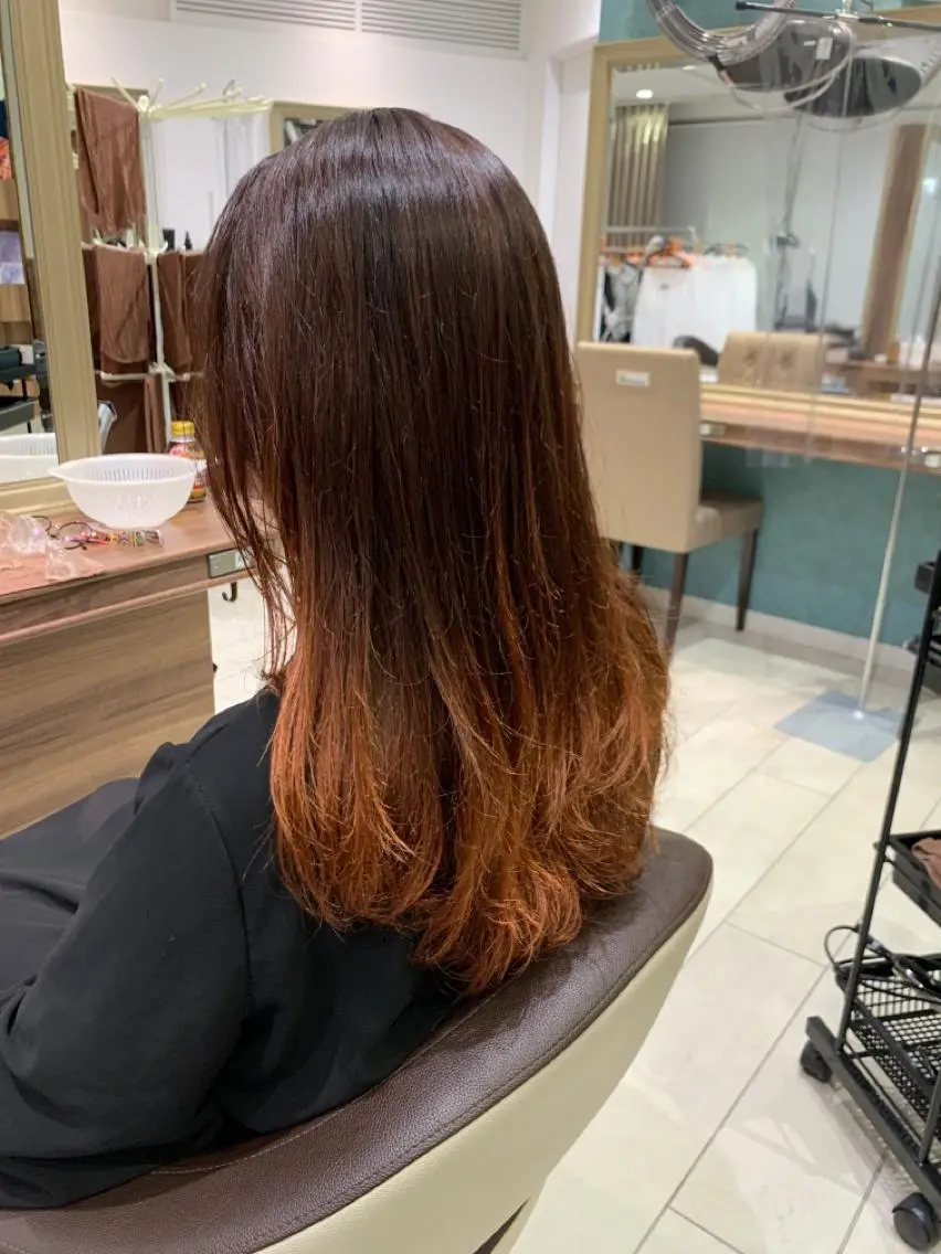 ロング カラー グラデーションカラー オレンジ カット ヘアカラー トリートメント 左藤 翔平のヘアスタイル