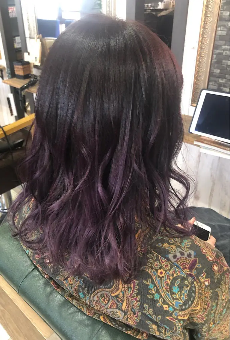 ミディアム パープルカラー カット ヘアカラー トリートメント 山崎 晃治のヘアスタイル