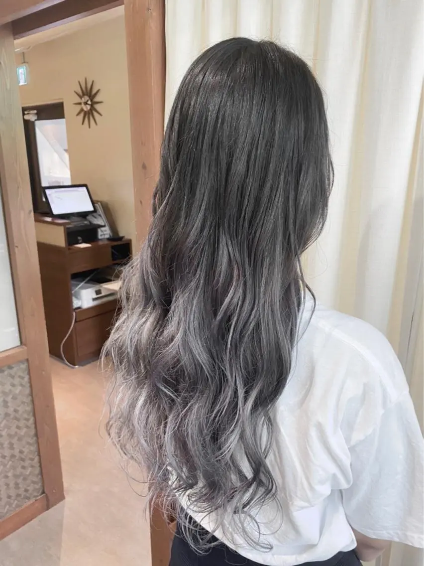 ロング カラー ブリーチ グラデーションカラー シルバー ホワイトシルバー ヘアカラー トリートメント ハイトーン/ブリーチ ルミエール/新栄/栄のヘアスタイル