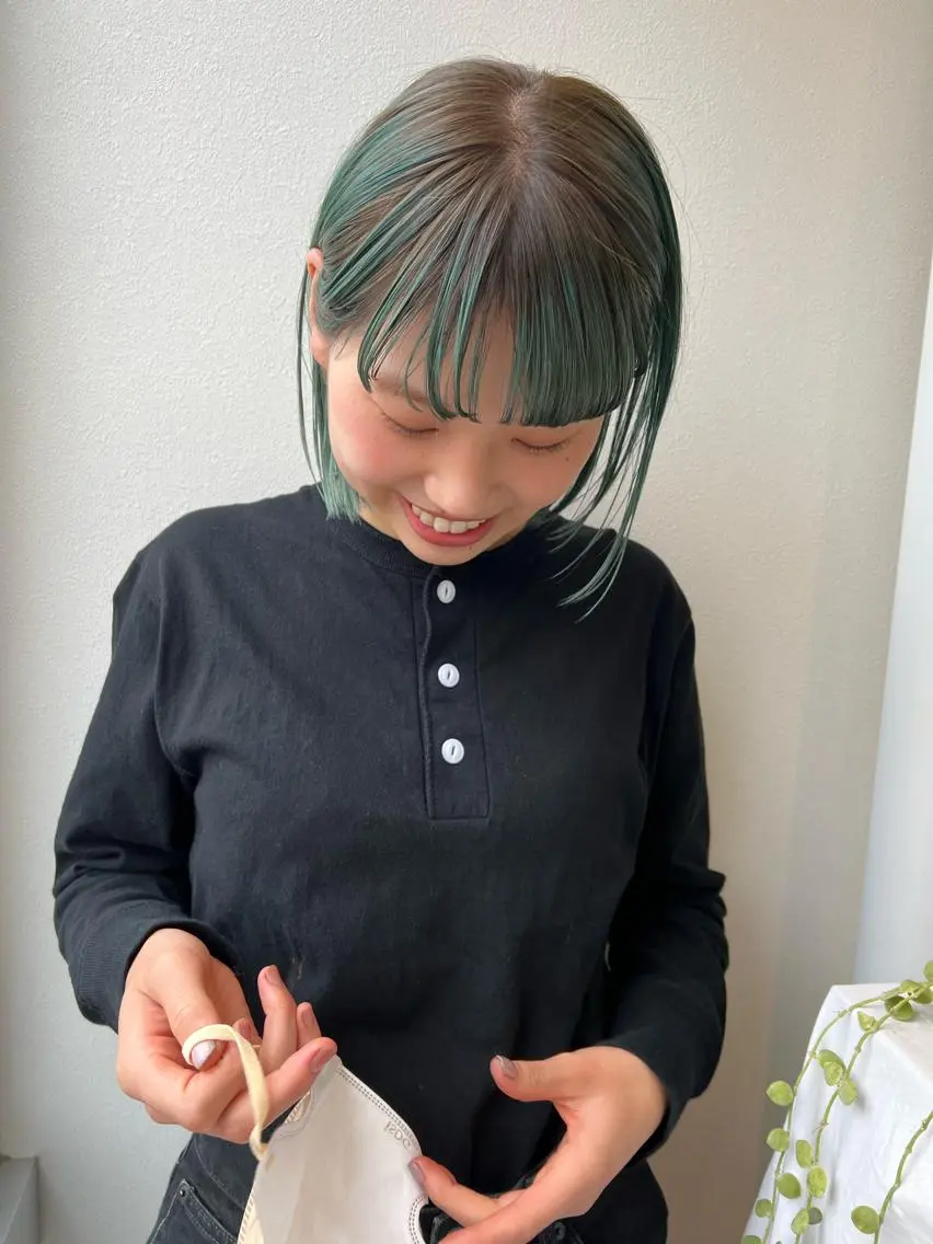 ミディアム カラー oma 袮次金 鈴香のヘアスタイル