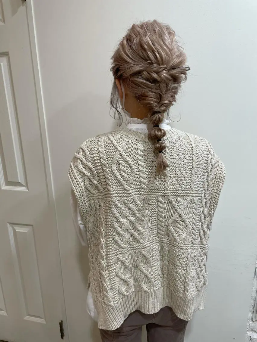 ミディアム カラー ヘアアレンジ ヘアセット MIOベージュカラー 柔らかいカラーのヘアスタイル