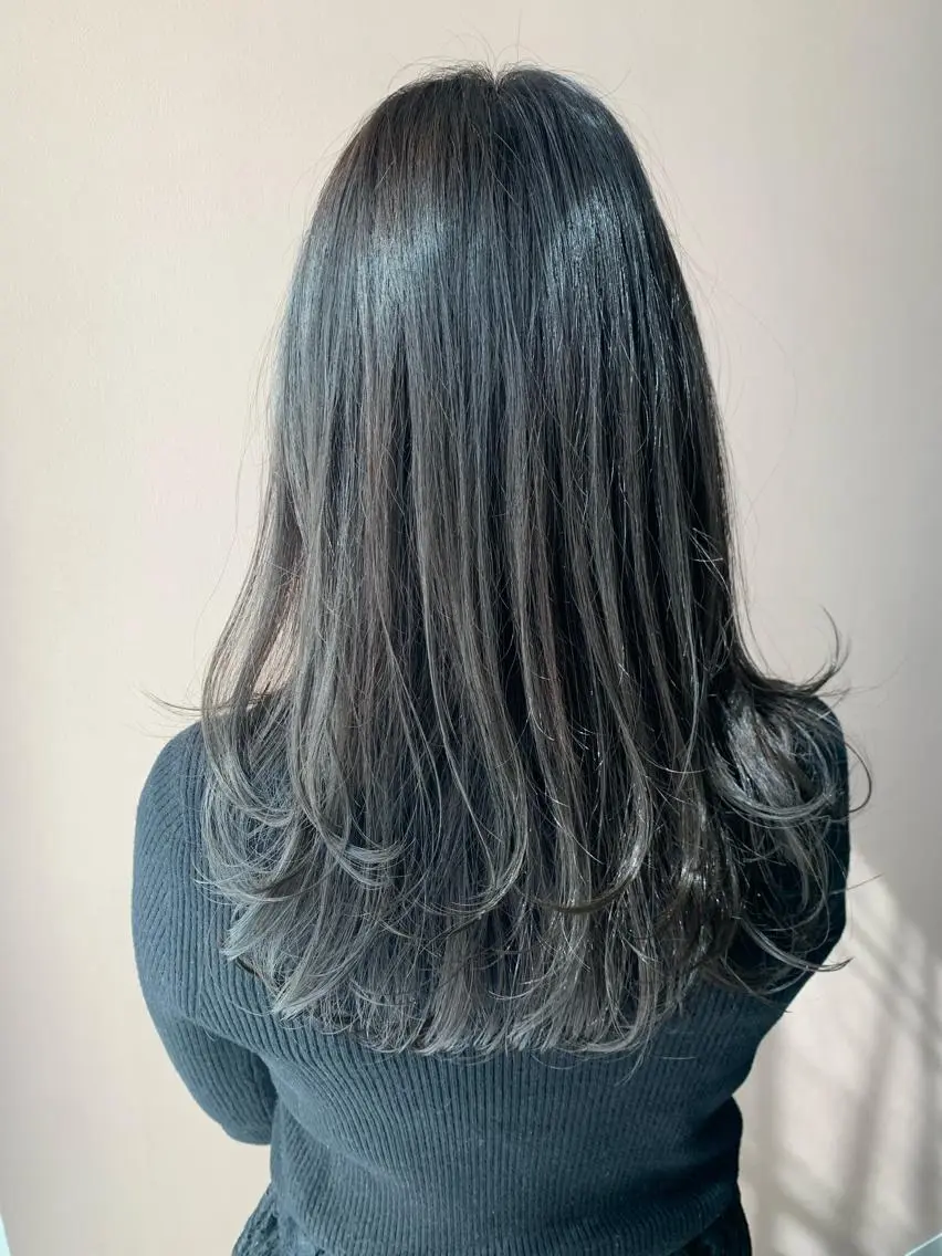 ロング カラー アッシュ アッシュグレー アッシュグレージュ グレージュ レイヤーカット hubhair レイヤー/透明感のヘアスタイル