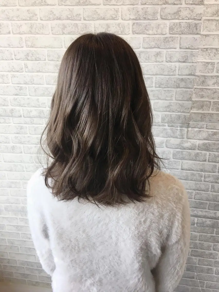 ミディアム ヘアカラー 足立 磨咲のヘアスタイル