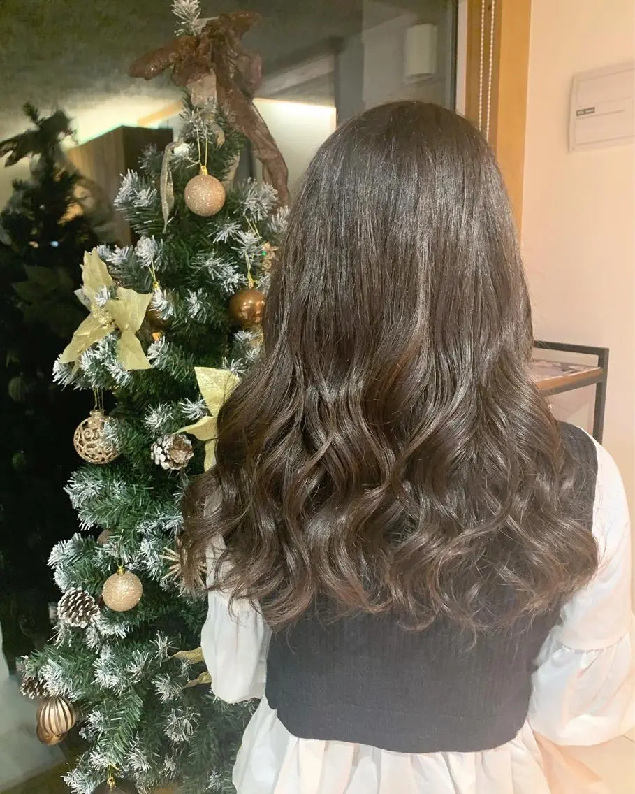 ロング カラー ブリーチ トリートメント 長谷川 那奈のヘアスタイル
