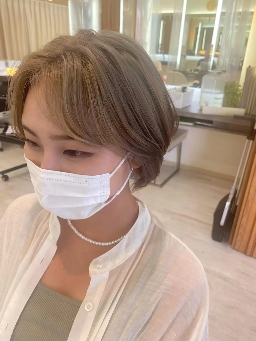 ショート カラー アッシュ イルミナカラー 小顔レイヤー/ ベージュ🤍Rieのヘアスタイル
