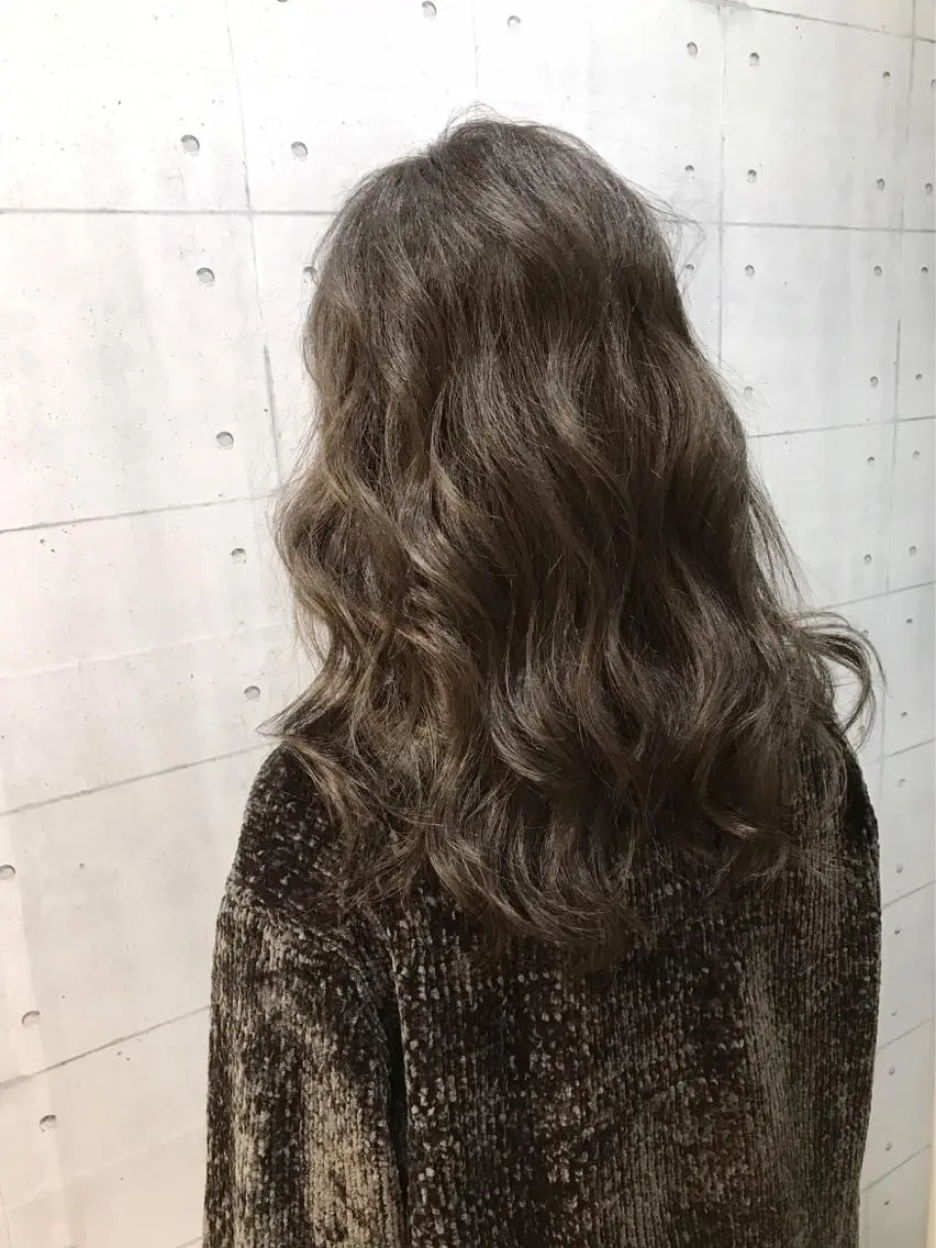 セミロング カラー アッシュ ヘアカラー トリートメント 高木 麻知子のヘアスタイル