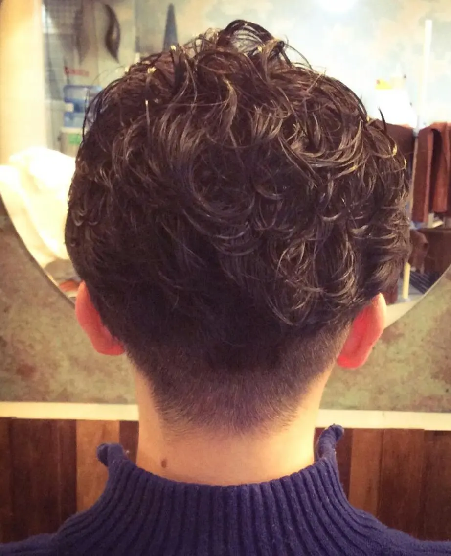 パーマ メンズ 刈り上げ カット パーマ Stylist アリアのヘアスタイル