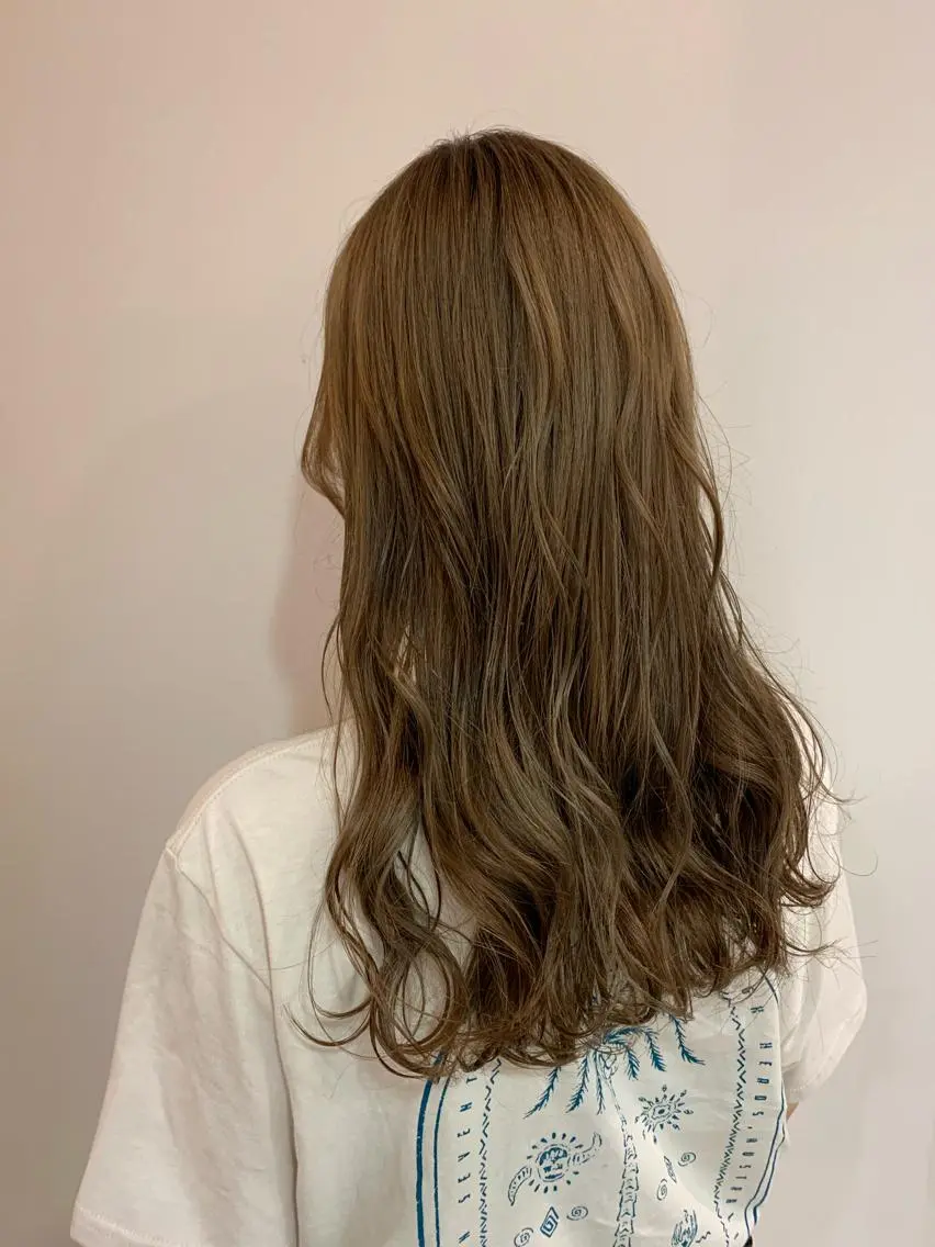 ロング カラー ヘアカラー ヘッドスパ 顔まわりカット✄ ベージュカラー🧸のヘアスタイル