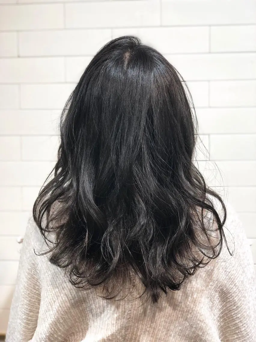セミロング カラー 髪質改善⌇透明感 カラー⌇川上葵のヘアスタイル