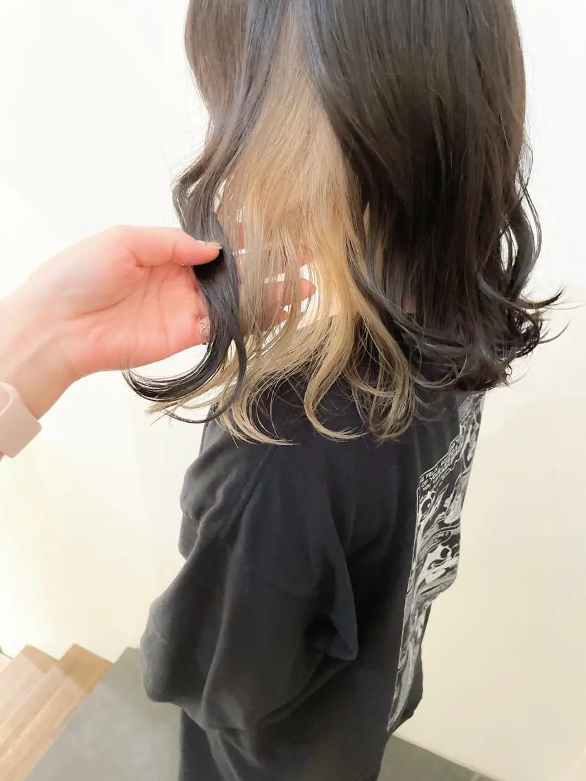 ミディアム カラー ベージュカラー インナーカラー ホワイトベージュ ヘアカラー ✨カラー支持No.1 🧸ワキ カナコ🧸のヘアスタイル