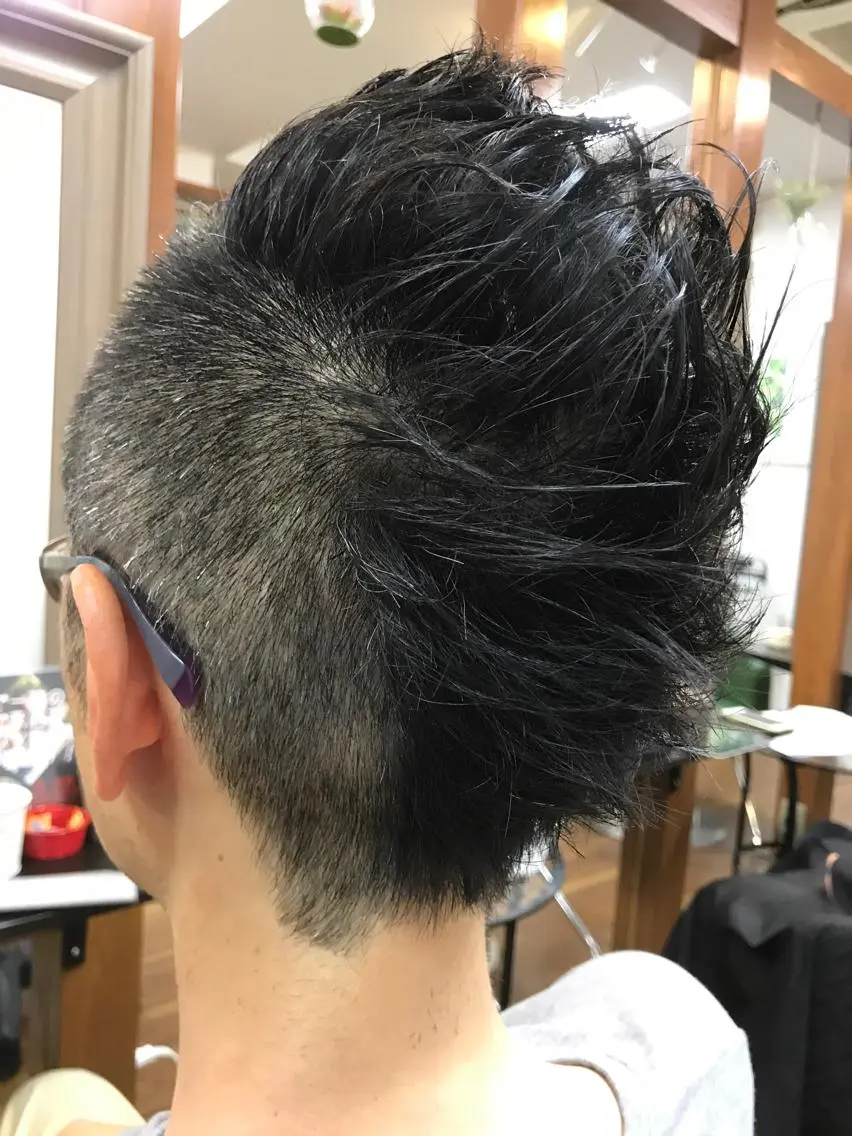 ショート メンズ モヒカン 吉森 満俊のヘアスタイル
