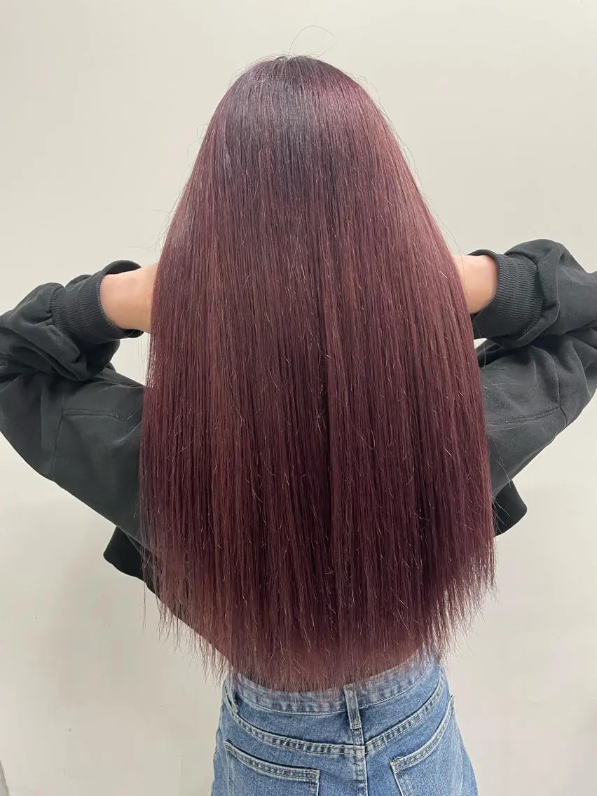 ロング カラー カシス カット ヘアカラー 佐々木 芽衣のヘアスタイル