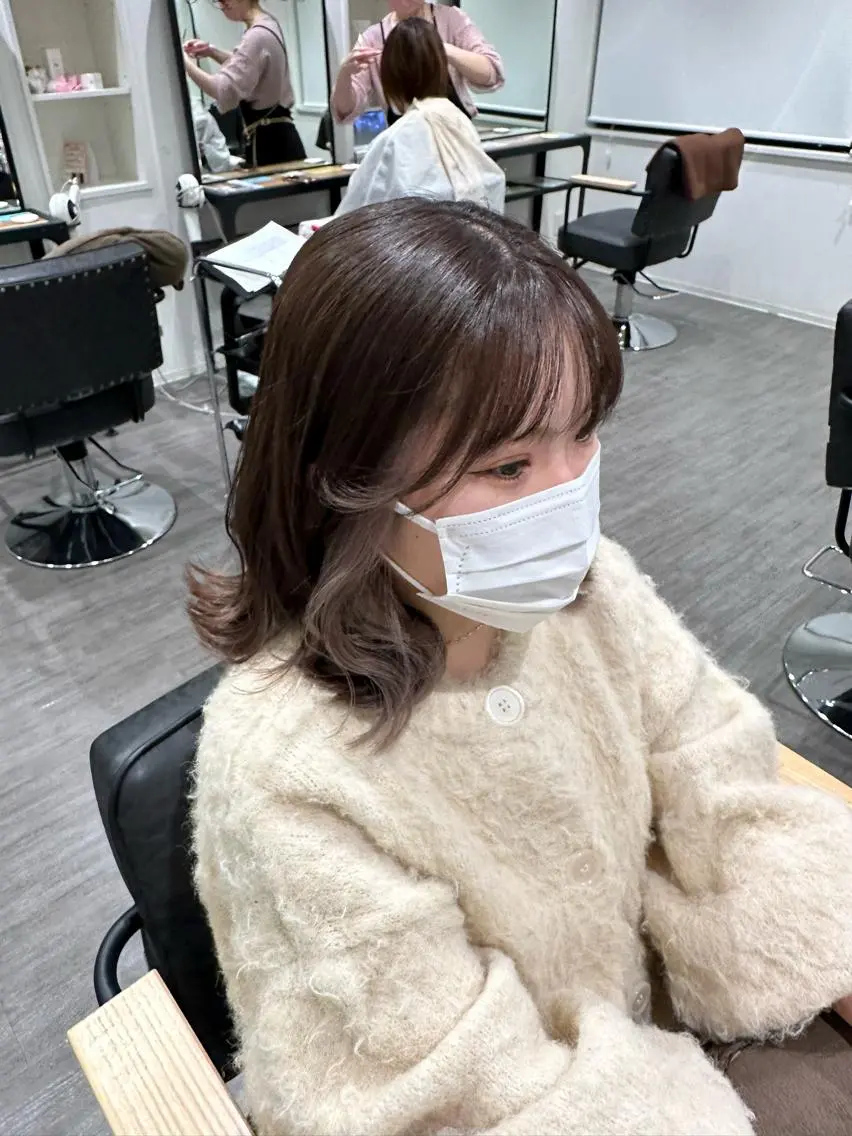 ミディアム カラー グレージュ 艶髪レイヤー上田 紗也🇰🇷💗のヘアスタイル