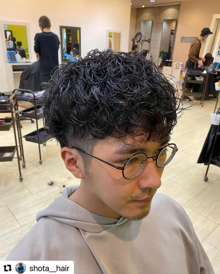 ミディアム カラー メンズ ミディアムパーマ メンズパーマ 学生（メンズ向け） メンズショート 学生 🩷Eny terrace🩷のヘアスタイル