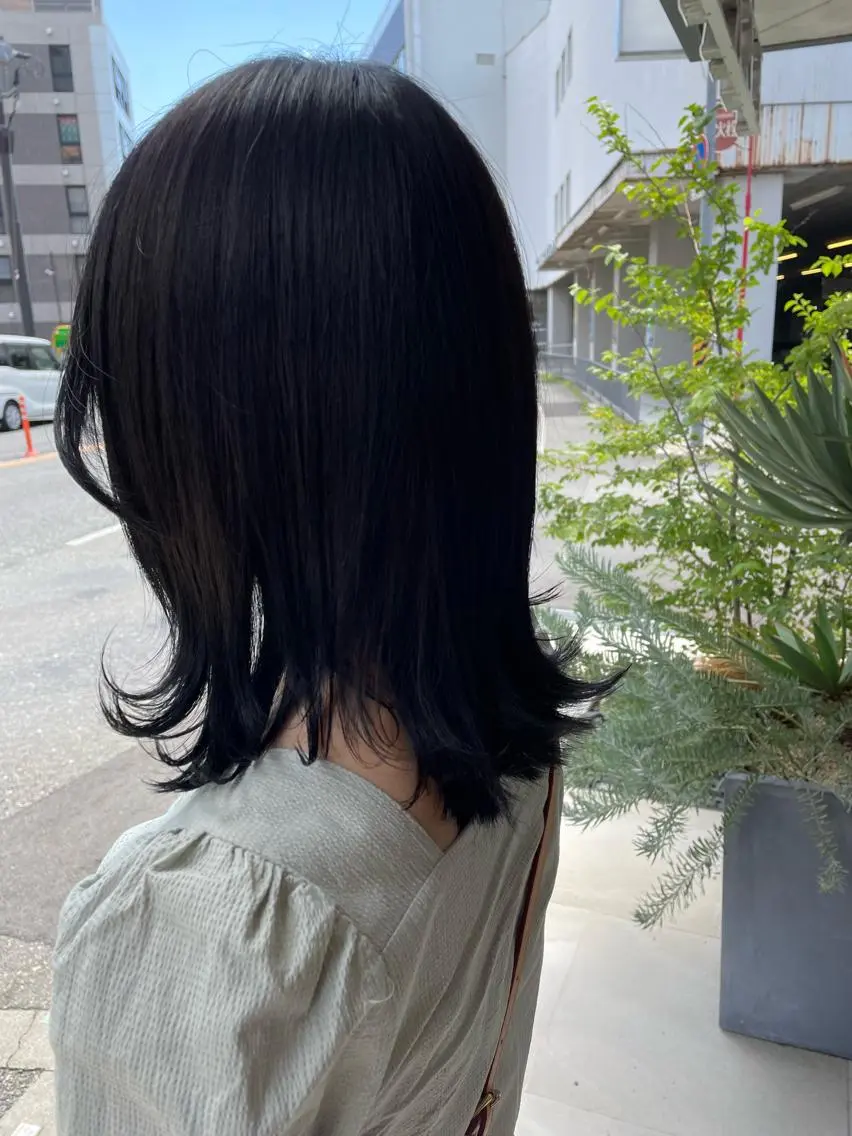 ミディアム シンプル 美容室のヘアスタイル