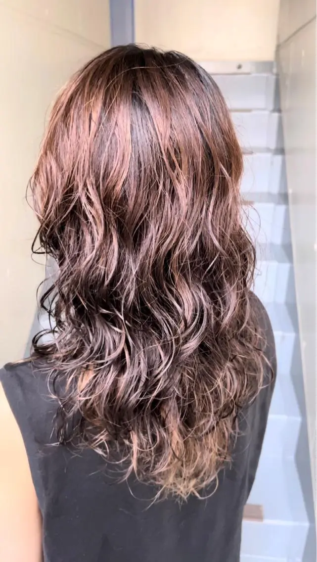 セミロング パーマ 吉田 淳則のヘアスタイル