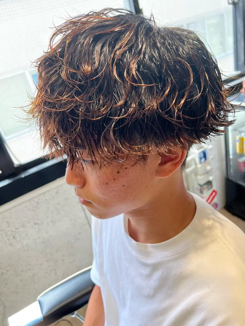ミディアム パーマ メンズ ミディアムパーマ メンズパーマ 波巻きパーマ スパイラルパーマ メンズ専門　店長 大澤幸平のヘアスタイル