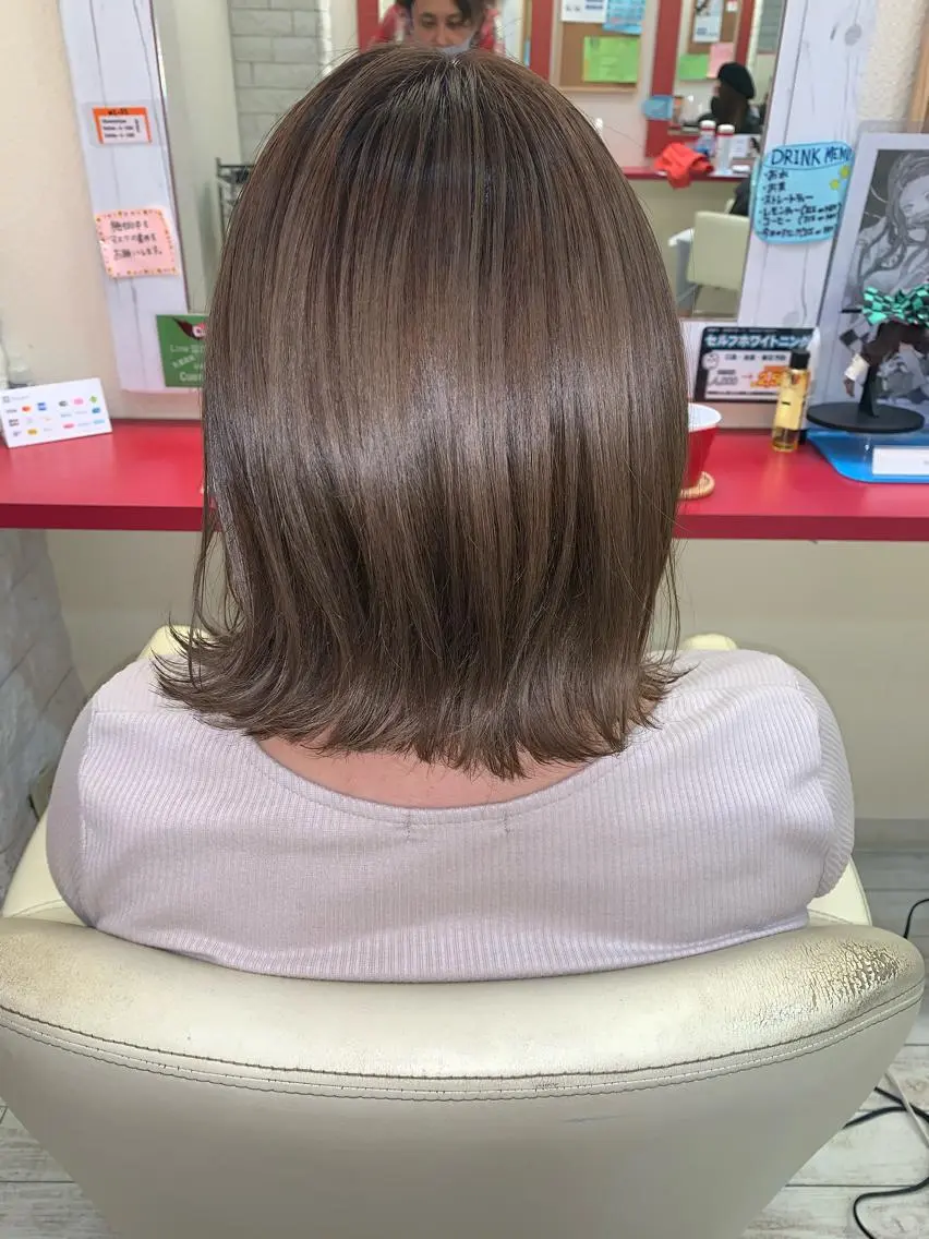 ミディアム カラー ヘアアレンジ ベージュカラー ヘアカラー 今村公介 ブリーチ特化、派手髪のヘアスタイル